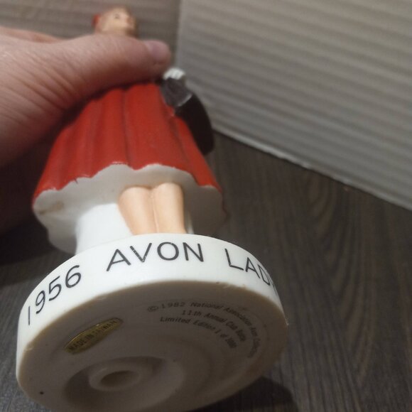 1956 Avon Lady 1980s 11th Annual Bottle Club Figurine - Picture 8 of 9